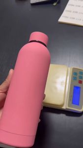 แก้วเก็บความเย็น เก็บอุณหภูมิ หลายสี แก้วเก็บเย็น กาน้ำกีฬาสียางสีถ้วยน้ำร้อน 750มล. ขวดสแตนเลสกลางแจ้งถ้วยน้ำคู่แบบหนา T01234