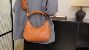 《229》GUESS Túi xách thời trang màu trơn túi đeo vai đơn in hình 2 trong 1 cho phụ nữ 2025