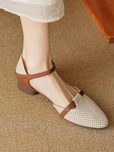 รองเท้าแตะหนังแกะสไตล์ฝรั่งเศสสำหรับผู้หญิงในช่วงฤดูร้อนปี 2025 ทรงหัวมน หัวเข็มขัด ทรงหัวกลม รองเท้าแตะแบบสวมส้นเตี้ย สไตล์โรมัน