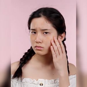 Vitamin C Hydrating Japan Sakura Facial Essence Cream 25g Anti Aging Exfoliating Skin Whitening Brightening Long Lasting Facial Care Oil Control Waterproof Sweat Resistant Acne Scars Reducing Moisturizing Skin Treatment