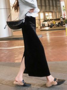 Màu Đen Nhung Nửa Chiều Dài Váy Nữ Bó Sát Dài Mùa Thu Mùa Đông Thon Gọn Cao Vòng Eo Xẻ Tà Retro Một Bước Váy Phong Cách Đi Lại