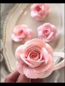 12Pcs Cake Flower Nail and Flower Lifters Cake Decorating Tool Cake Flower Nail Lifters Kit Icing Flowers Decoration Baking Tool