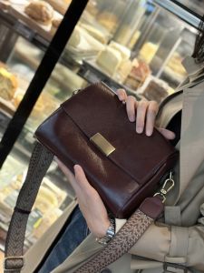 Retro Leather Crossbody Bag Womens Underarm Bag Fashionable High Quality Single Shoulder Bag for Commuting Soft Zipper Closure