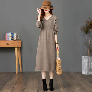 ชุดเดรสยาวถักนิตติ้งผ้าขนสัตว์สีแดงสำหรับคุณแม่ ฤดูใบไม้ร่วง/ฤดูหนาว ไซส์ใหญ่ ทรงหลวม คอวี แขนยาว กระโปรงทรงเอ