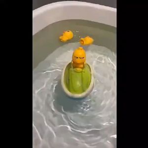 Baby Bath Toys Duck Sprinklers Electric Rotation Playing Water Duck Hand Shower Head Kids Bathroom Pool Toy