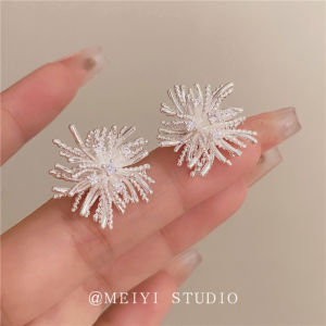 Elegant French Vintage Snowflake Earrings Luxury Fashionable Alloy Metal Ear Jewelry for Women Floral Shape Unusual Design