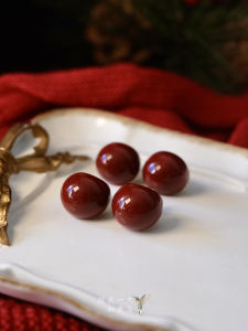 Cherry Red Vintage French Simple High-End Wine Red White Enhancing Earrings Clip-Ons Geometric Pattern Alloy Fashion Jewelry for Women