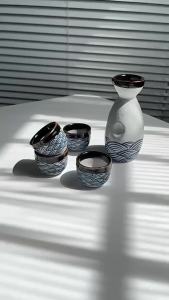 pdq | Bộ Đồ Uống Rượu Sake Nhật Bản Bằng Gốm Sứ Thân Thiện Với Môi Trường Gồm Bình Và Chén Lý Tưởng Để Tách Rượu Baijiu Món Quà Tuyệt Vời Cho Nhà Hàng Và Gia Đình.
