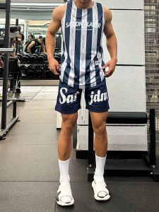 สไตล์อเมริกัน กีฬา เสื้อกั๊ก ผู้ชาย SATJDM แนวตั้งลายชุดฟุตบอล ระบายอากาศได้ดี ไหล่แคบฟิตเนสการฝึกอบรมเสื้อยืดบาสเกตบอล เจอร์ซีย์