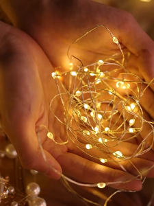 ไฟนางฟ้า LED (พร้อมแบตเตอรี่)สายไฟ ไฟติดผนังแบบมีสาย แสงสี งานเลี้ยงวันเกิดของตกแต่งวันคริสต์มาส ตกแต่งดอกไม้ ของขวัญได้ 3M สายไฟ ลวดโคมไฟลวดทองแดงกันน้ำ แสงอุ่น/แสงสี