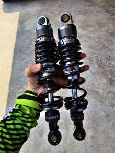 โช้คหลังโชบิสีดำขนาดความสูง 300  แท้ สปริงแกนใหญ่