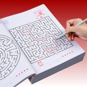 Maze puzzle book: Brain-challenging toy for boys and girls - Maze logic games and concentration exercises - Childrens gift