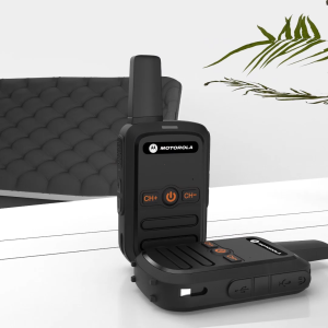 Bộ 4 Bộ đàm Motorola C51(Siêu bền Loa chống từ tính Pin dung lượng lớn cự ly liên lạc 1-5Km)