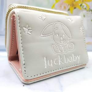 Dompet kecil wanita Forever Young dengan jahitan kupu-kupu dan resleting kartu susun.