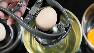 Dapur Handheld Egg Cracker and Separator Tool Stainless Steel Eggshell Cutter Automatic Egg Cracking Tool with Egg Yolk White Separator Egg Opener