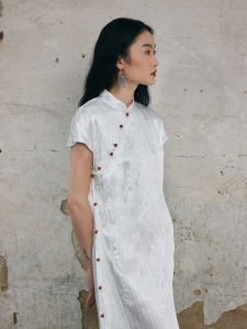 ชุดเช้าผ้าอะซิเตทสีขาว ทรงเอ แขนสั้น คอตั้ง ดีไซเนอร์ กระโปรงทรงเอ ฤดูร้อน แฟชั่น ชุดทำงาน กระดุม ทรงหลวม แขนยาวปกติ