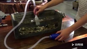 CoralCove 2 in 1 กาลักน้ำ ตัวล็อคสายยาง ชุด 2 ชิ้น ตัวล็อคสายยาง ตัวยึดสายยาง ช่วยเก็บสายให้เป็นระเบียบ ตู้ปลามีความงาม