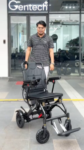Carbon Fiber Coated Lightweight 15.6kg Frame Electric Wheelchair Automatic Wheelchair Kerusi Roda Elektrik Ringan Travel Foldable Powered Wheelchair With Remote Controller
