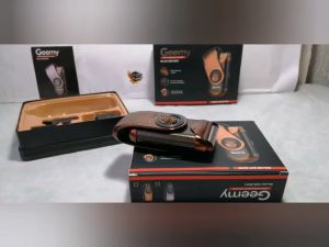 Gemei เครื่องโกนหนวดไฟฟ้าไร้สายแบบชาร์จ GM-9001 ใบมีดแบบฟอยด์ ขนาดพกพา พร้อมที่กันจอน แถมฟรี++ใบมีดสำรอง สุดคุ้มค่า!!! - สีทอง