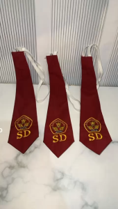 dasi sd laki laki di bordir logo tut wuri