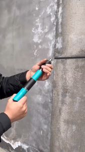 Máy bắn đinh kèm 50 đinh nổ.