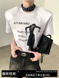 เสื้อยืดแขนสั้นผู้ชายสไตล์อเมริกันหลวมๆ แฟชั่นฤดูร้อน ดีไซน์ Abstrack ที่ไม่ซ้ำใคร ดีเทลการพิมพ์ลายที่สร้างสรรค์