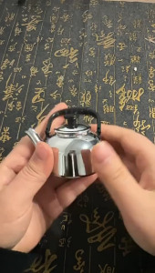 ( HCM SIÊU TỐC ) Bật lửa HÌNH ẤM NƯỚC KIM LOẠI NHÌN NHƯ THẬT TRƠN BÓNG CHỨC NĂNG 2IN1