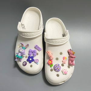 ใหม่ Crocs รองเท้าอุปกรณ์เสริมน่ารักการ์ตูนกระต่ายและหมีออกแบบตุ๊กตารองเท้าหัวเข็มขัดตกแต่งดอกไม้รองเท้าสําหรับหลุม