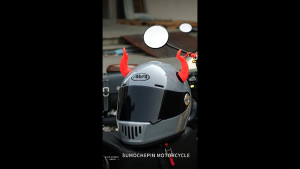 TRANA 2 Pcs พลาสติกทำจากพลาสติก หมวกกันน็อคมอเตอร์ไซค์มีเขา สากลสากลสากล ทนทานต่อการใช้งาน หมวกตกแต่งแตรปีศาจ ที่มีคุณภาพสูง กาวในตัว หูหมวกกันน็อคจักรยานยนต์