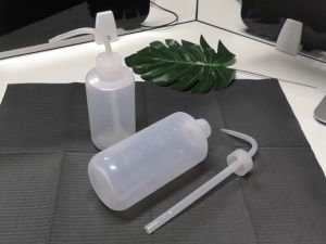 Tromee 250/500ml Tattoo Bottle Diffuser Squeeze Bottle Microblading Supplies Convenient Supply Wash Lab Non-Spray Cups Tattoo Supplies Accessories