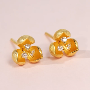 Chow Sang Sang 周生生 999 24K Gold Cultural Blessings Blossom Stud Earrings with Diamonds for Women 95404E