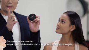 Revlon Touch And Glow Face Powder 24 gram (Bedak Tabur Lembut dan Hasil Natural)