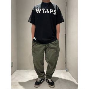 เสื้อทีเชิ้ตแขนสั้นโฟมตัวหนังสือรุ่นพื้นฐานทรงหลวมสำหรับคู่รักผู้หญิงและผู้ชายขนาดใหญ่พิเศษ