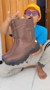 Sepatu Septi Safety Boot Terlaris Pria Wanita Mirip King Boot Skn Kulit Buatan Terbaik Ujung Besi pelindung Keselamatan Kerja Tol Pabrik Proyek Kebun Tambang Bengkel Mekanik Outdorr Lapangan Mekanik Batu Bara Insole Anti Slip Sol Karet Tebal