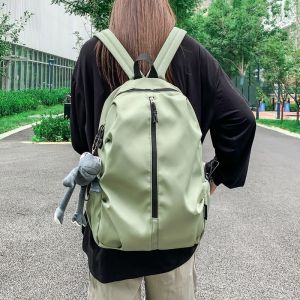 กระเป๋าเป้สะพายหลังที่ทันสมัย ​​อเนกประสงค์ และมีความจุขนาดใหญ่ พร้อมดีไซน์เปิดปิดด้วยซิป เหมาะสำหรับการเดินทางในชีวิตประจำวัน