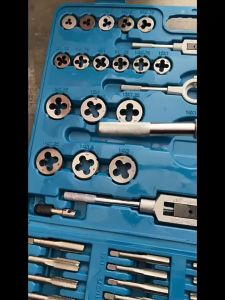 จัดส่งทันที 110Pcs เหล็กความเร็วสูง ชุดต๊าปเกลียว ต๊าปชุดเอนกประสงค์ หน่วยมิล กล่องเหล็ก ชุดทำเกลียว ชุดต๊าปเกลียวมือ