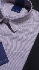 Kemeja Pria Formal STANLEY ADAMS Lengan Panjang Putih Salur Garis Merah Reguler SAR 66