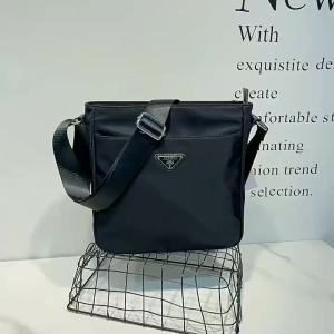 กระเป๋าผู้ชายแบบใหม่กันน้ำผ้าอ๊อกฟอร์ดกระเป๋าสะพายข้างแบบลำลองกระเป๋าสะพายข้างแบบเรียบง่ายกระเป๋าผู้ชายกระเป๋าพร็อพสำหรับธุรกิจแฟชั่น