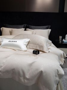 Luxury Thick Woven Jacquard Long-staple 100% Cotton Four-piece Bedding Set