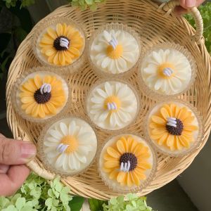 Hand-Poured High-End Glass Chamomile Candle with 3D Daisy Flower Model Small Scented Niche Gift for Home Wedding Decor