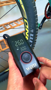 10000mAh portable multifunctional electric air pump mini car or bicycle air pump wireless air pump car air pump tire air pump digital tire pressure detection