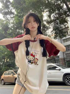 เสื้อยืดผ้าฝ้ายสไตล์ญี่ปุ่นสําหรับผู้หญิงหลวมพอดีแขน Raglan การ์ตูนแอนิเมชั่นพิมพ์การออกแบบต่อต้านริ้วรอยเหมาะสําหรับฤดูร้อน
