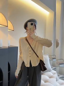Stella Fashion Chic V-Neck Ribbed Knit Cardigan with Button-Down Closure - Autumn Layering Sweater