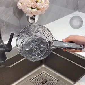 ขันน้ำด้ามจับใส ขันตักน้ำแบบโปร่งแสง ด้ามจับยาว ความจุเยอะ ใช้งานสะดวก ATTCH