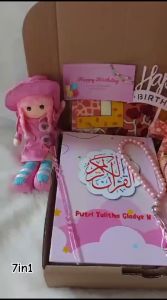 Hampers Pink Al-Quran 7in1 Custom Nama Sajadah Hijab Tasbih Kado Cewek Gift Box Muslimah Quran A5