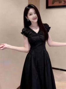 Karrar betsey | Đầm cổ V tay bồng phong cách Hepburn màu đen mới