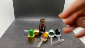 ขวด 5 มล. ( 12ใบ) สีชาอโรม่า +ชุดหยด (GW.=0.4Kg.) 09#18