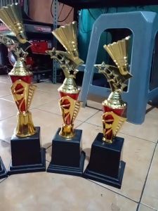 Piala Lomba Juara 1 2 3 4 (FIGUR KOK BODY MERAH RASER) \\\"costum\\\" FREE STICKER (BOLEH satuan)TERMASUK SETICKER DAN FREE DESIGN