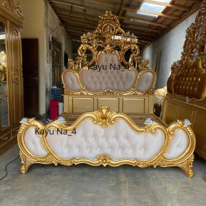 Dipan Tempat Tidur  Mewah Kayu Jati Warna Emas