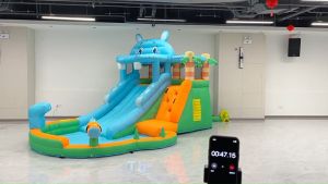 บ้านลมเด็ก ลายฮิปโปฟ้า น้องหมูเด้ง (มีพร้อมบั๊มลม) สำหรับเด็ก 443x270x265cm. สไลเดอร์เป่าลม (F8)